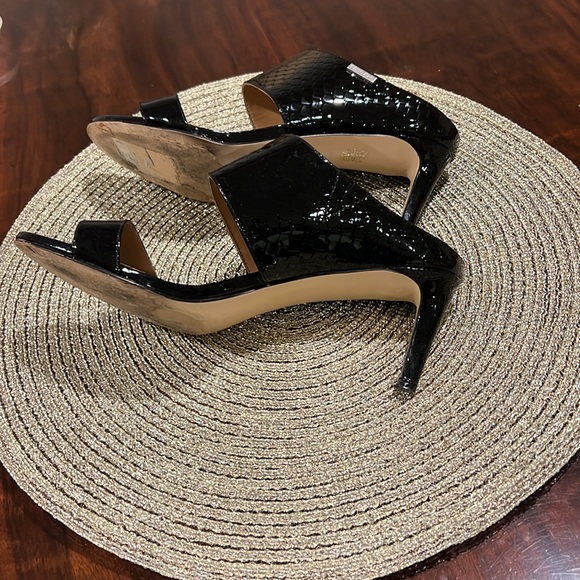 Calvin Klein - Picture 5 of 8